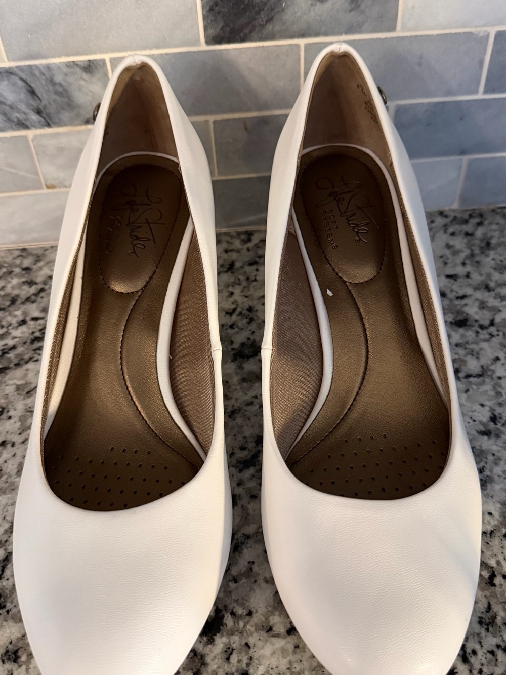 Life Stride White Women's pumps